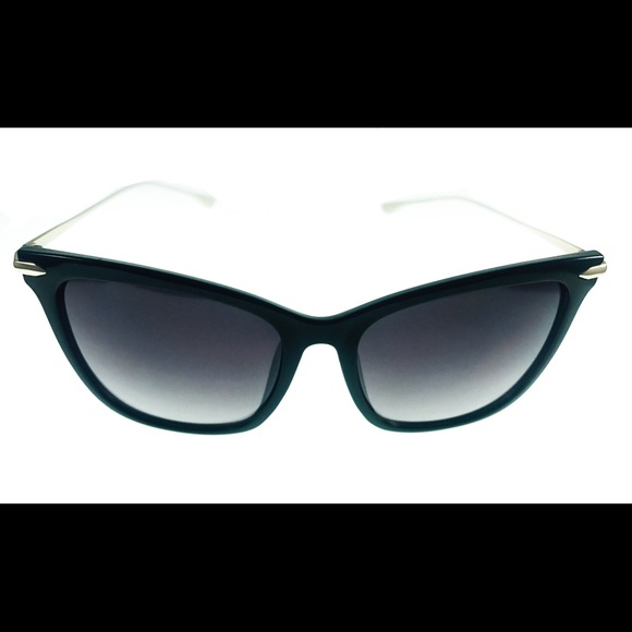 VG Luxury - Picture 1 of 2